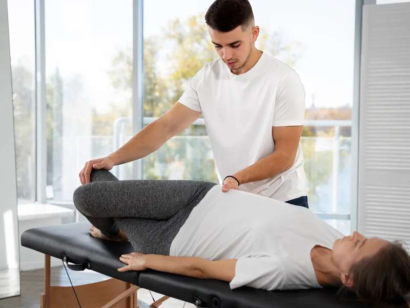 Eagle Trace Spine & Sport treating hip pain in Burnsville