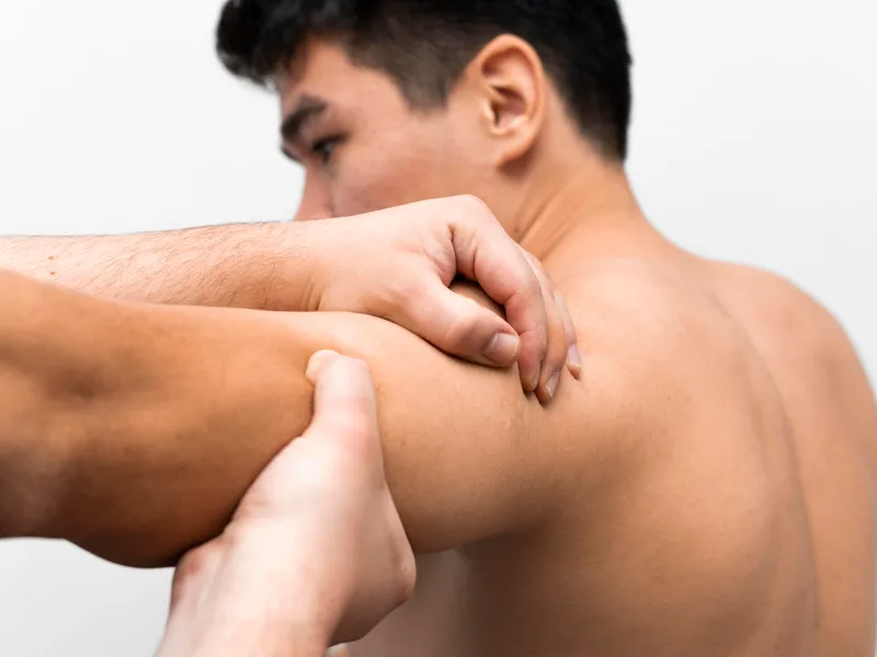 Eagle Trace Spine & Sport treating shoulder pain in Burnsville
